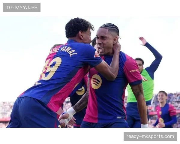 拉菲尼亚闪耀西甲，助巴萨夺冠表现亮眼引关注