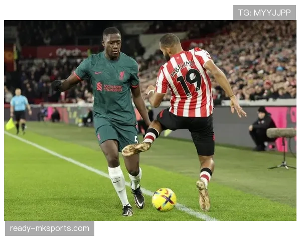 曼联掌控比赛节奏，红魔强势主导赛场展现亮眼表现