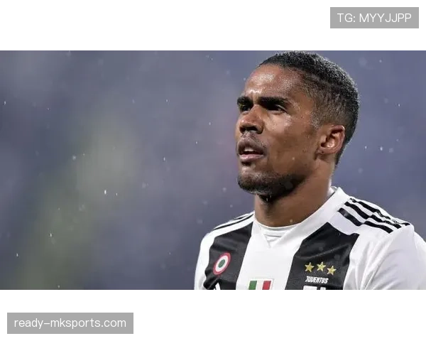 拉菲尼亚与道格拉斯·科斯塔巅峰期边路突破及传射效率对比