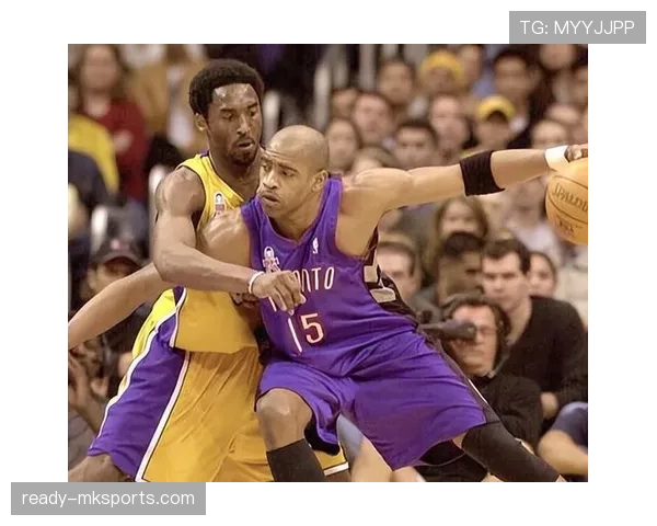 文斯·卡特无球跑位拉开空间助力球队三分命中率提升