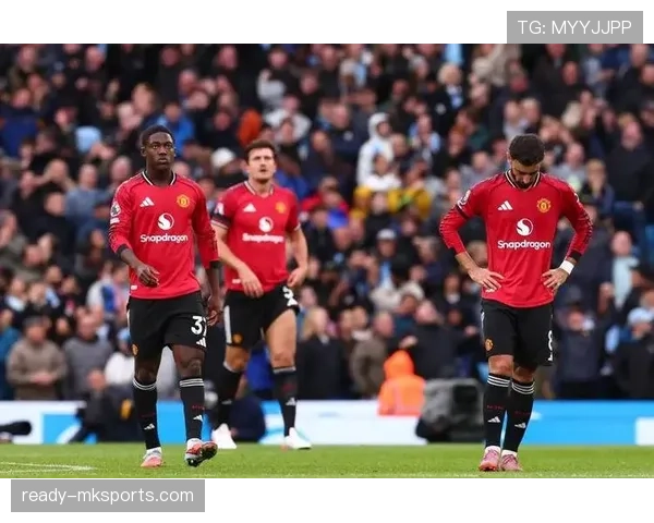 曼联战术混乱与更衣室矛盾阶段性显现，对赛季稳定性面临考验